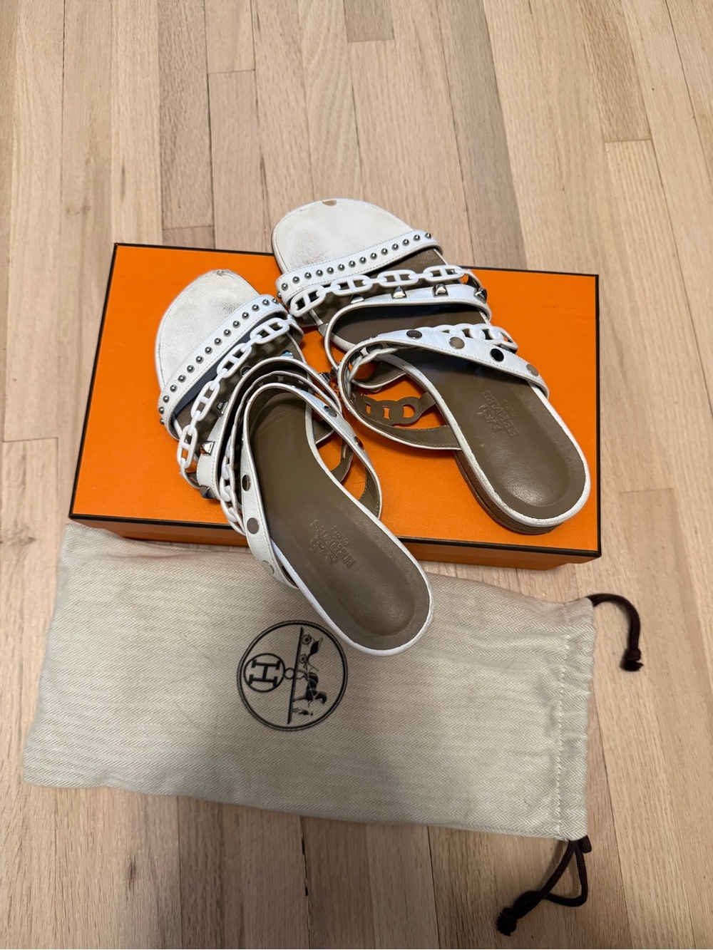 Hermès White Sandals – Size 35.5